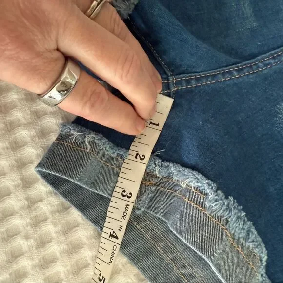 No Brand Mid rise dark wash cuffed jean shorts size Medium - Picture 6 of 7